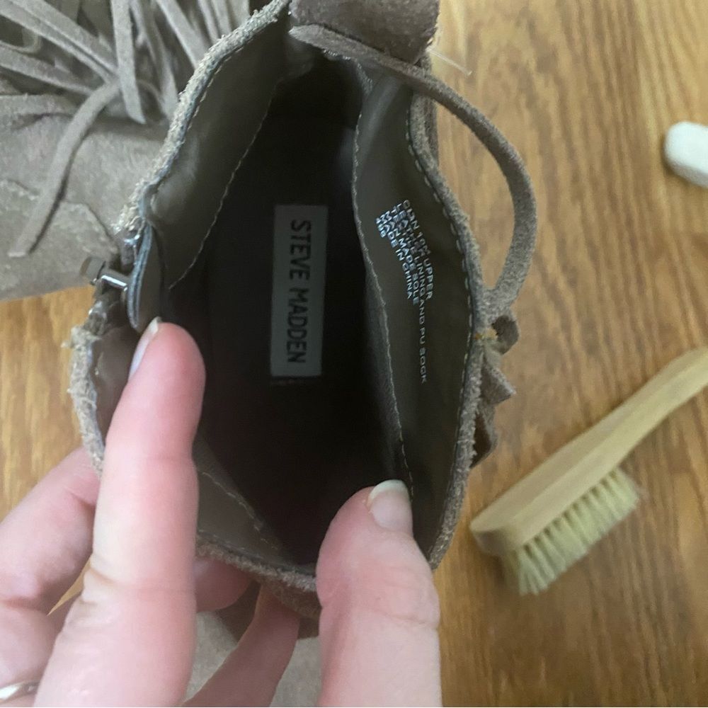 Steve Madden Ponncho Women’s leather Ankle Boots Fringe Western Taupe Suede 10 - Picture 11 of 12